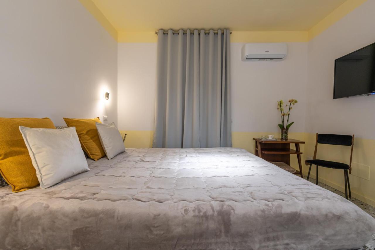 Teatro Toledo 272 Bed & Breakfast Napoli Eksteriør bilde